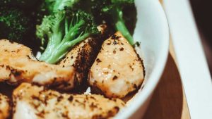 best-muscle-building-foods-chicken-broccoli
