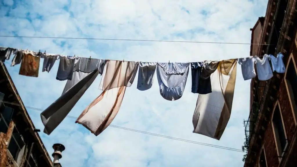 how to get rid of sweat stains clothes-drying-2