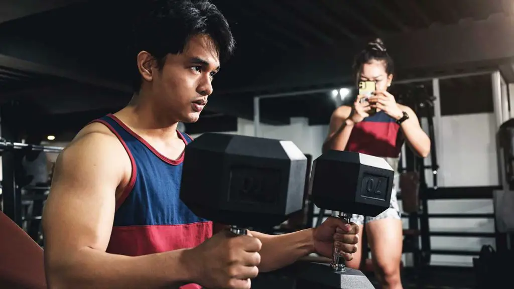 How to Record Yourself at the Gym Without Being A Douchebag