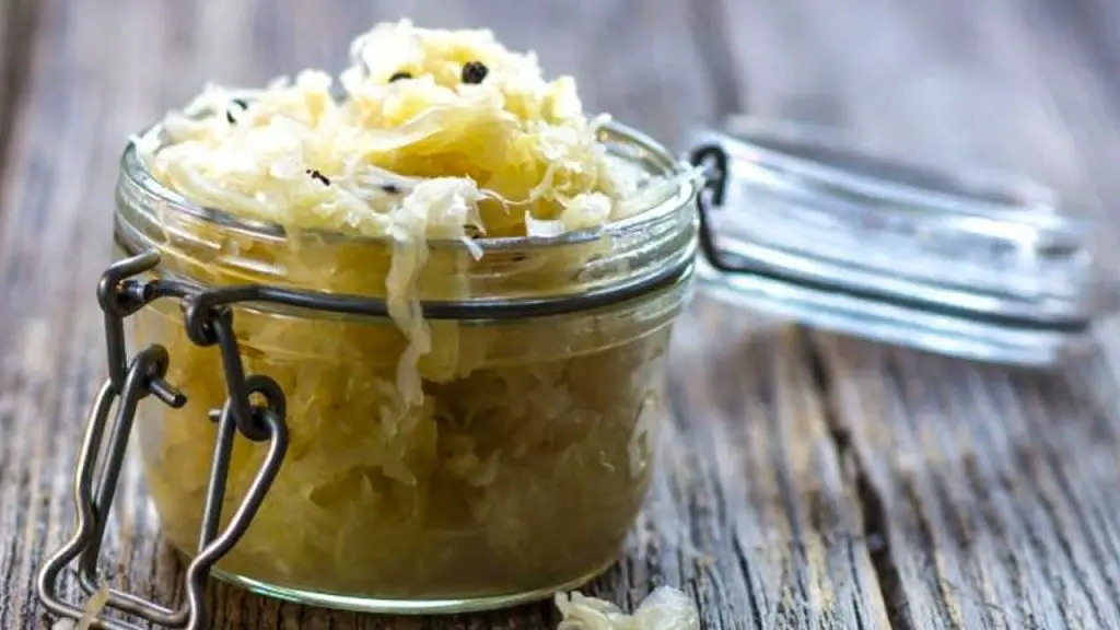 Foods-That-Don't-Cause-Bloating-2-sauerkraut-
